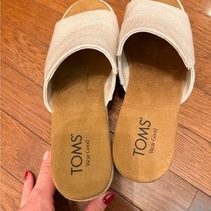 TOMS Women's Tan Mules